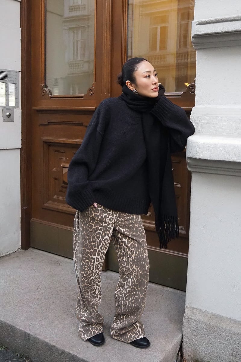 10444-folded-sleeve-knitted-sweater-black-1.jpg
