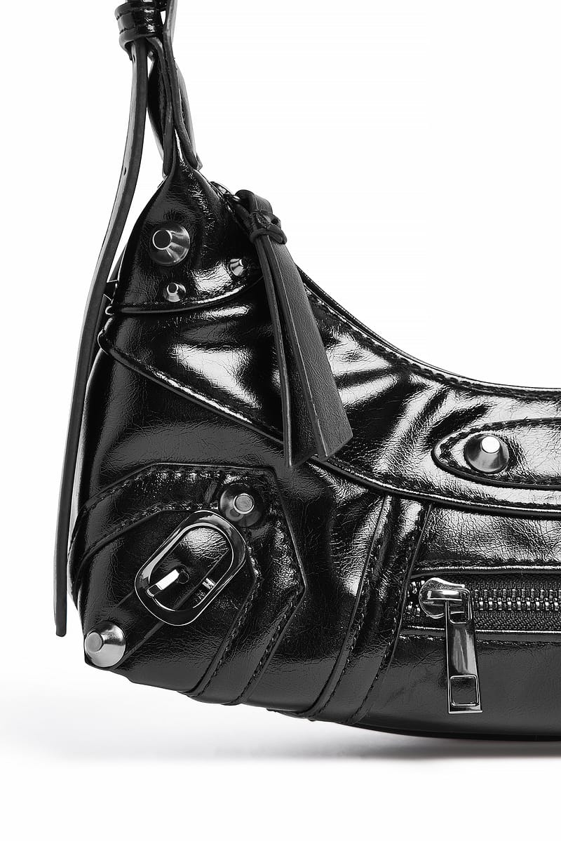 1170-hardware-detailed-baguette-bag-1.jpg