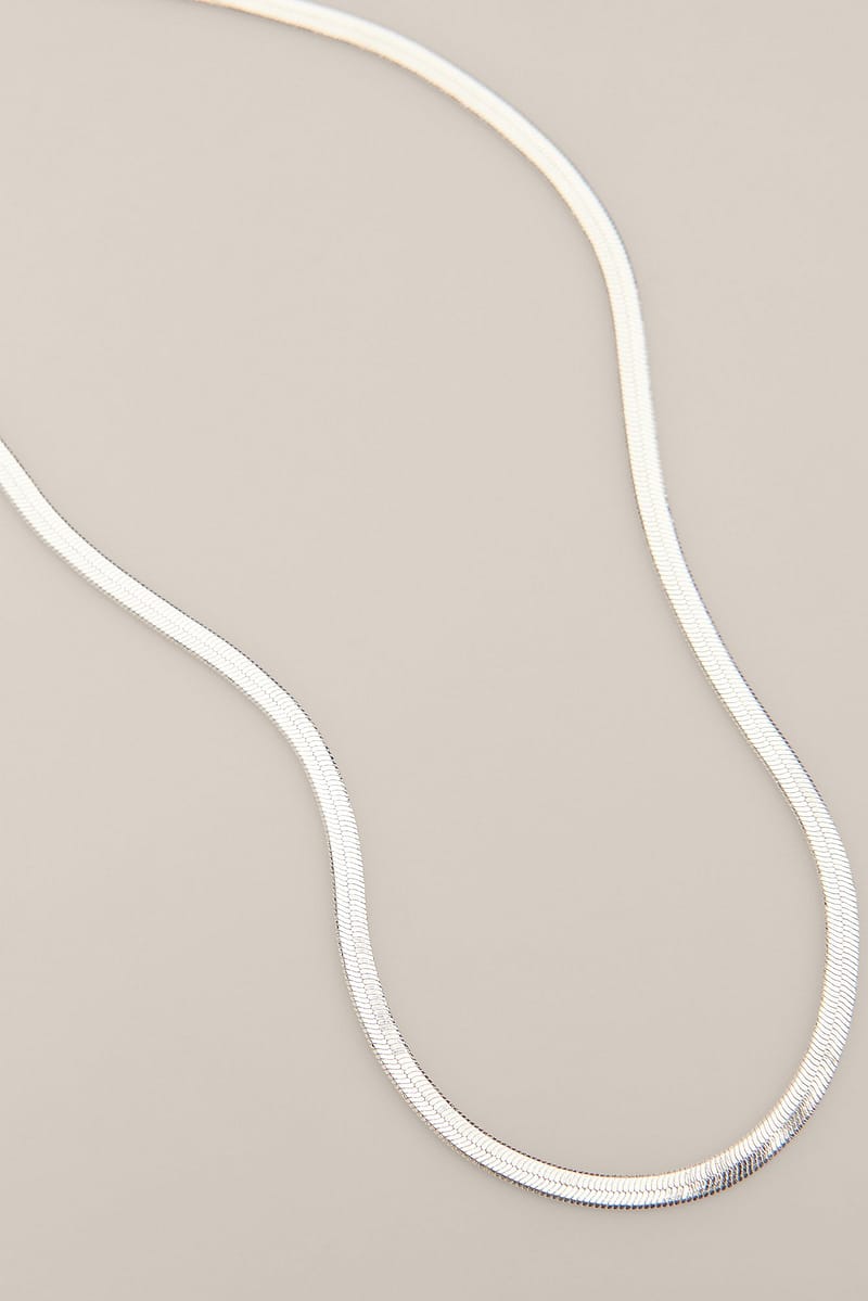 Silver Plated Glossy Slim Necklace