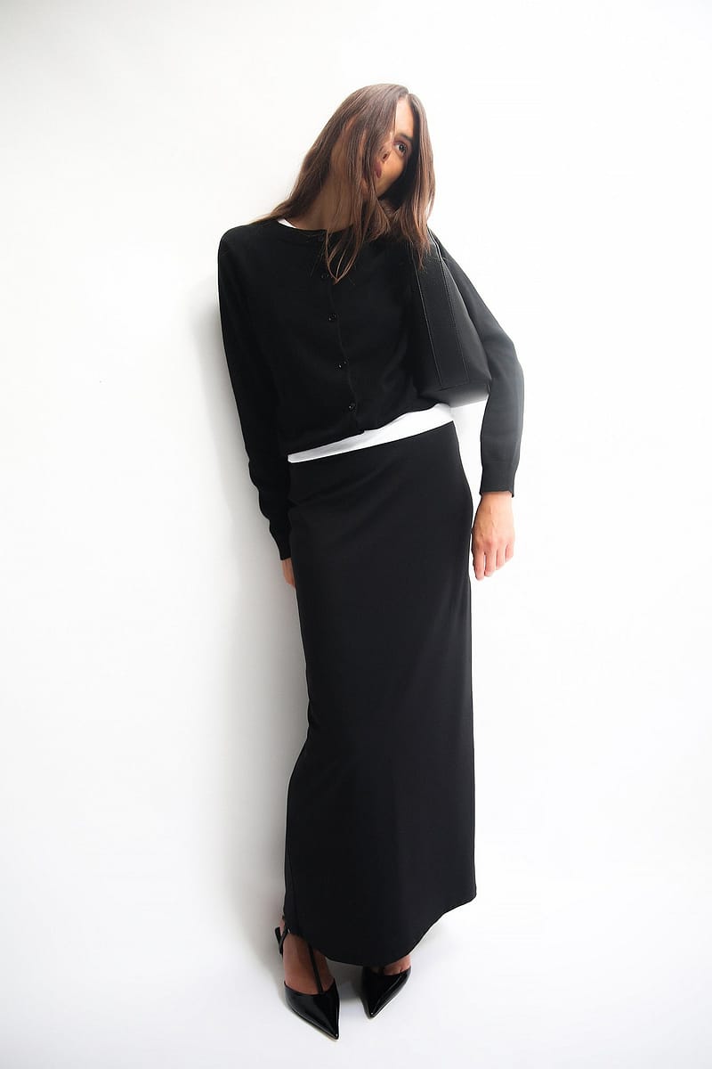 11908-body-hugging-low-waist-skirt-black-1.jpg