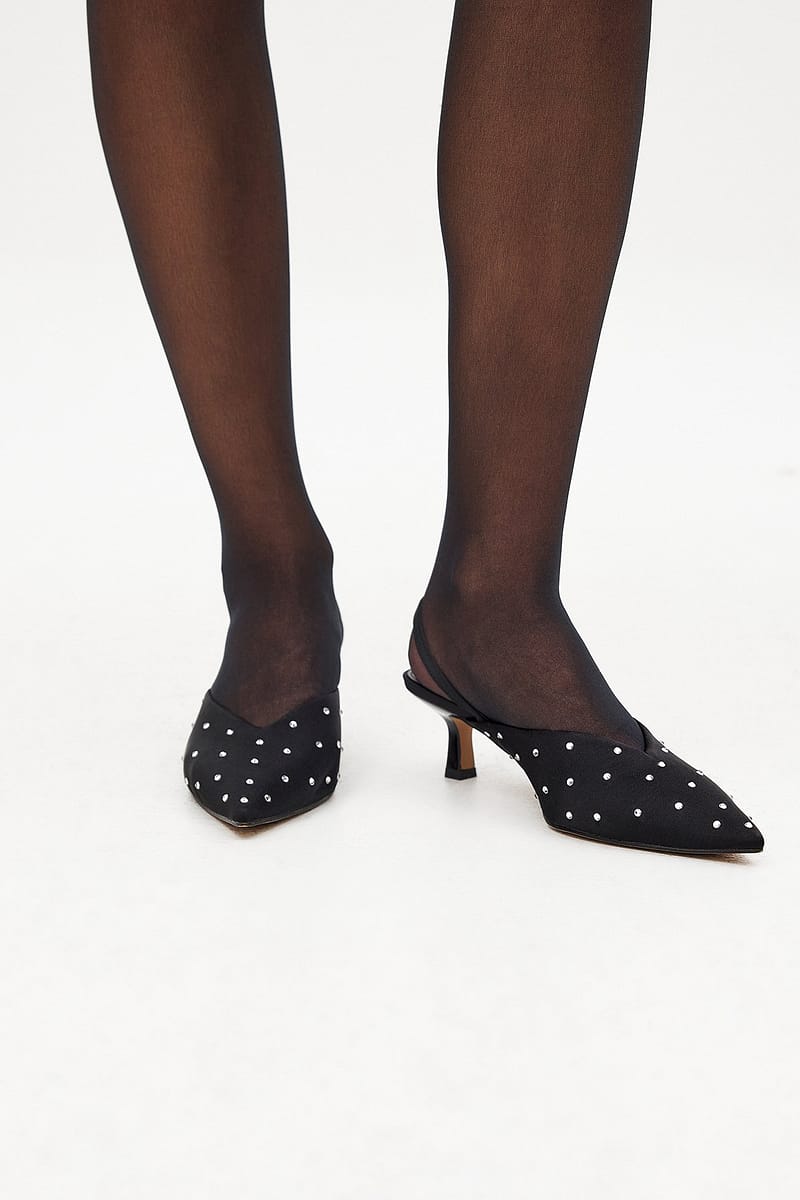 Gem Detailed V-Cut Pumps - Black