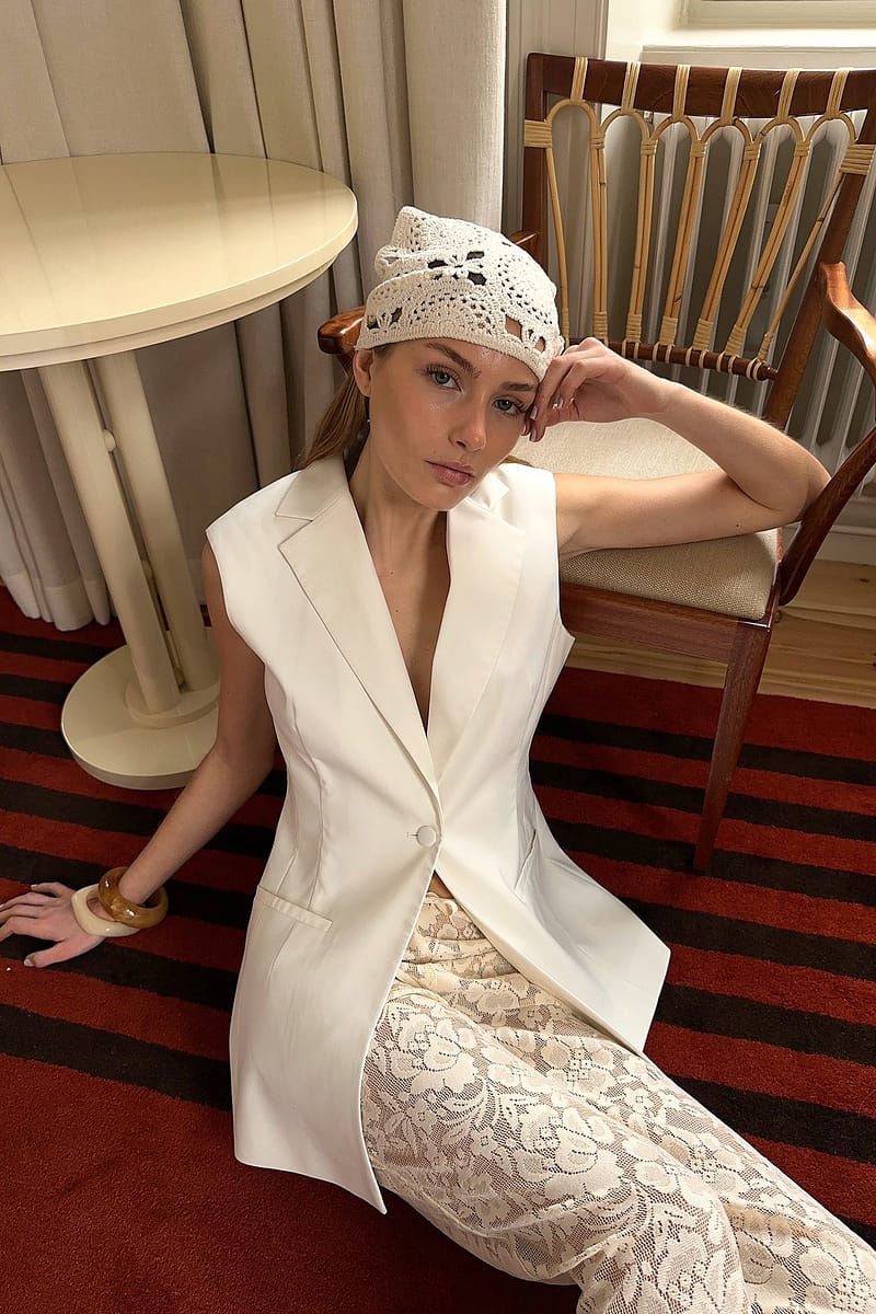 Tailored Hourglass Vest - White