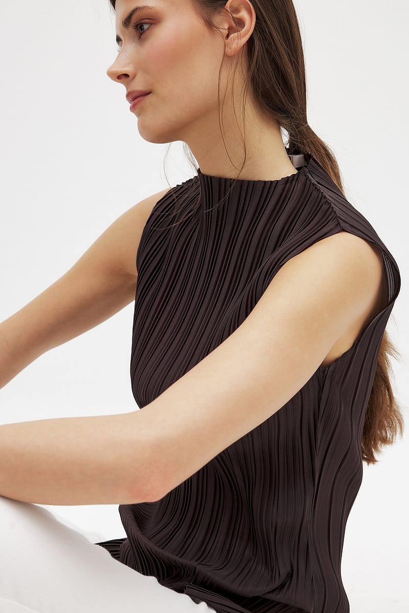 14833-pleated-sleeveless-top-1.jpg
