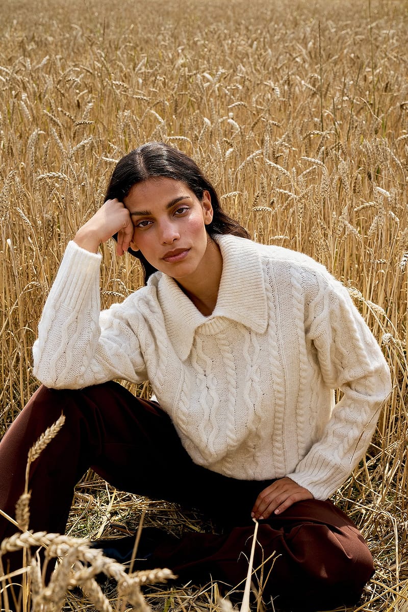 Collar Detail Cable Knitted Sweater