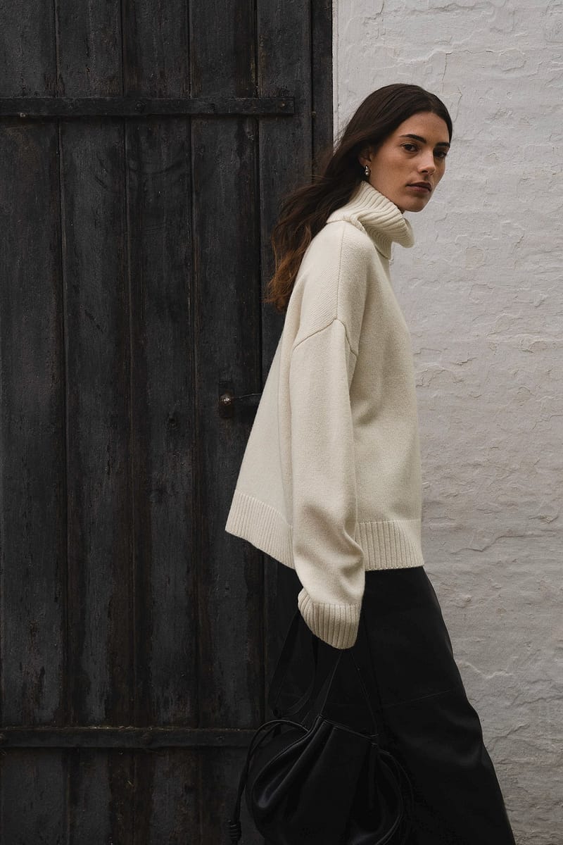 5113-wool-turtle-neck-sweater-offwhite-1.jpg