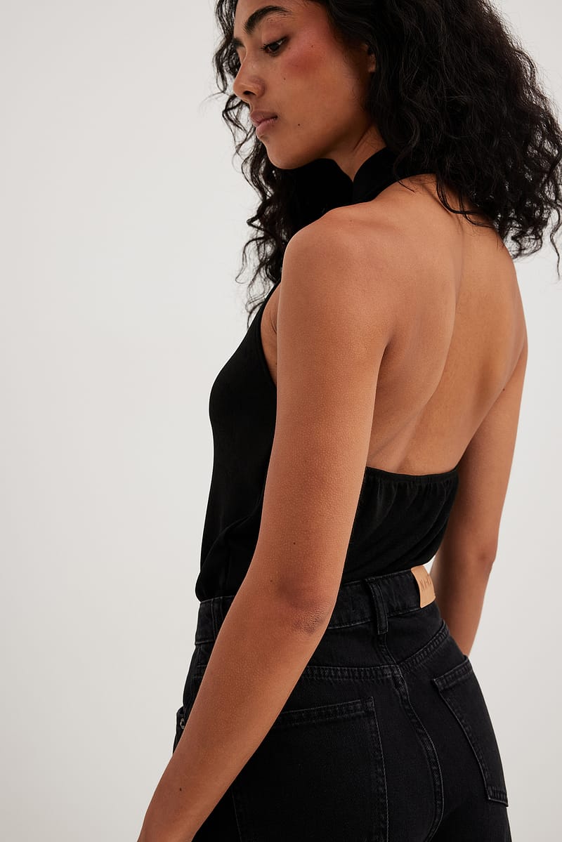 Deep Neckline Body