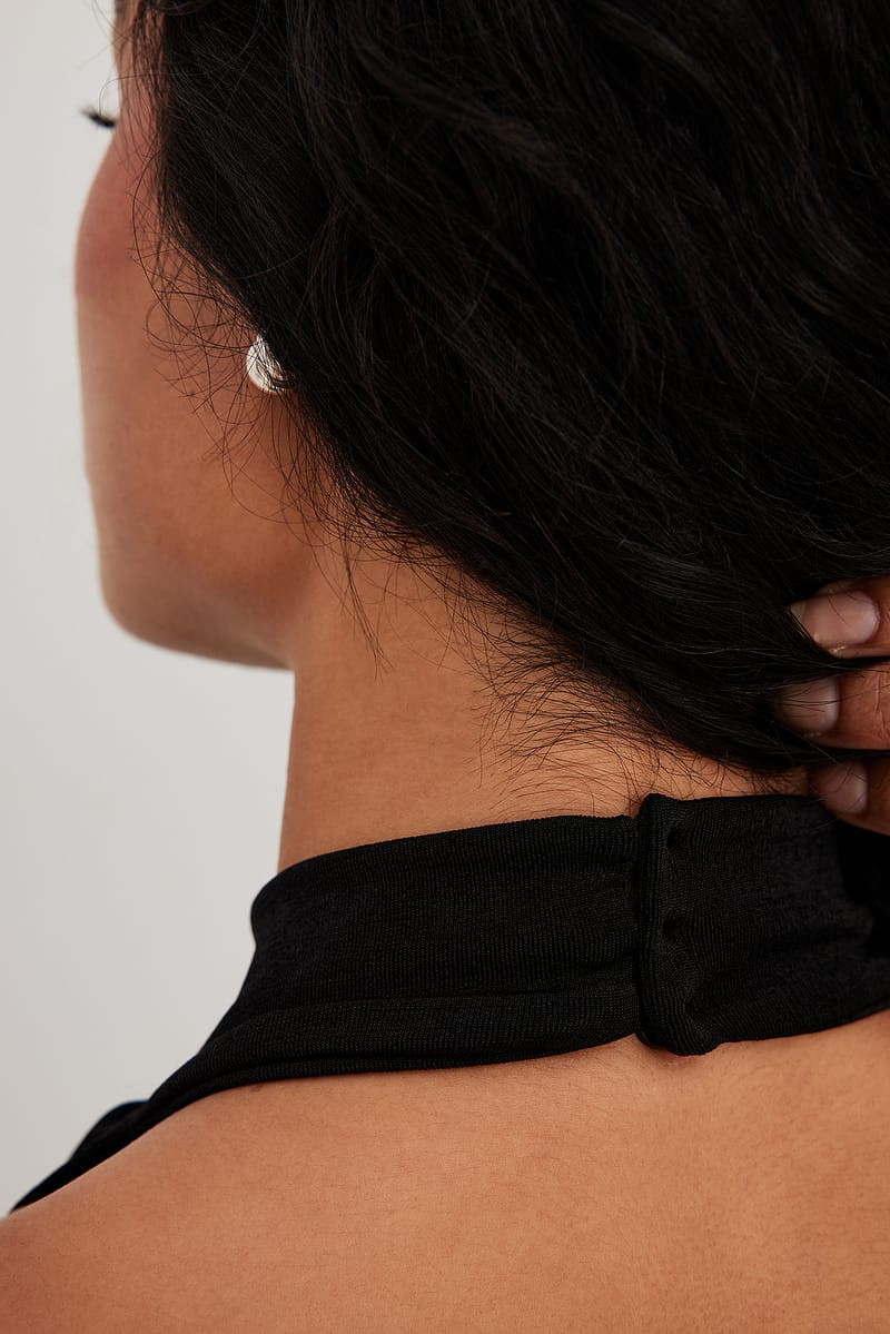 5434-deep-neckline-body-1.jpg