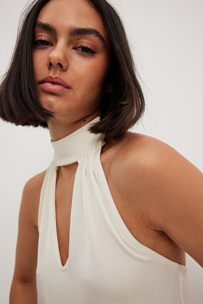 Deep Neckline Body