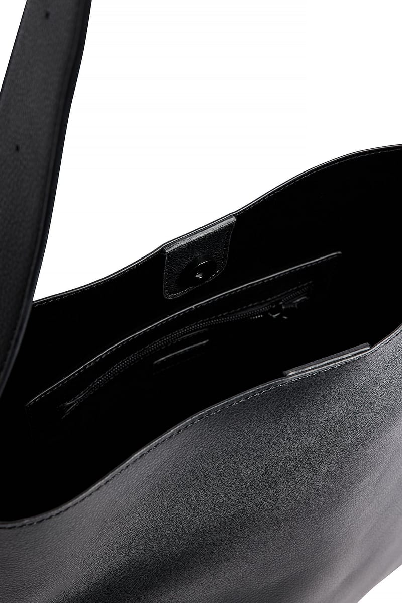 5638-buckle-totebag-black-1.jpg