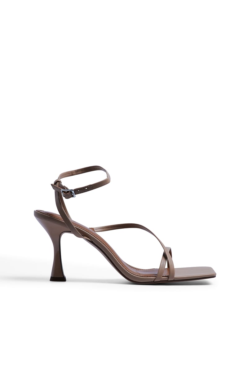 Hourglass Heels