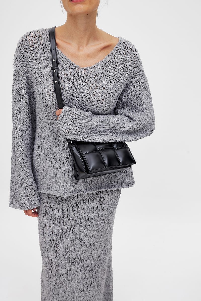 8005-small-puffy-woven-crossbody-bag-black-1.jpg