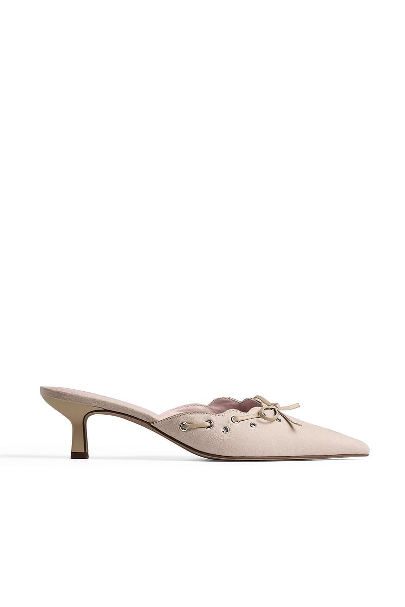 Eyelet Detailed Pumps - Beige