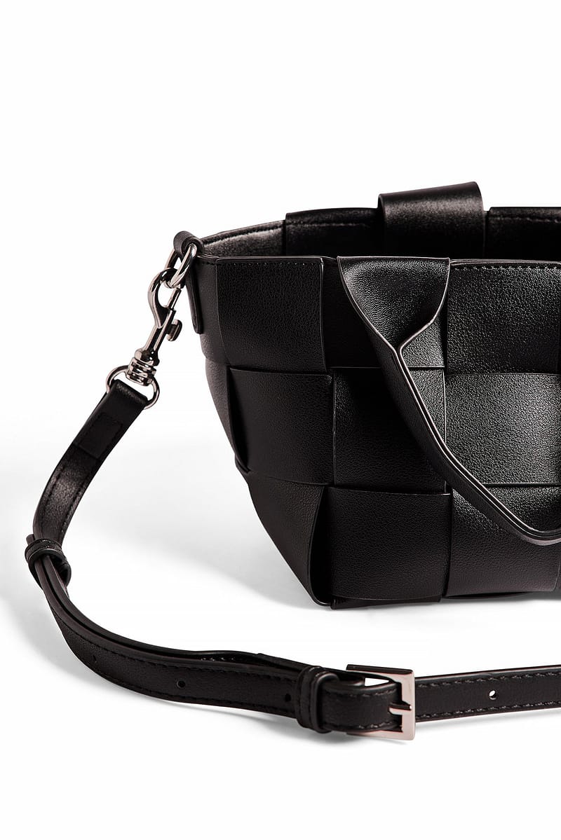 9656-small-woven-bucket-bag-1.jpg