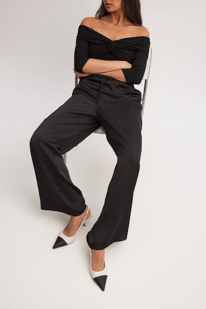 Contrast Toe Pumps